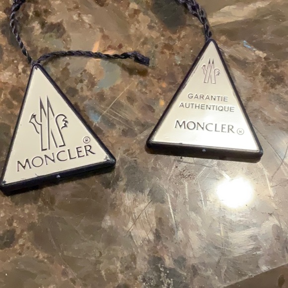 MONCLER VERY LARGE DUST BAG THAT MY VEST CAME IN PLASTIC PULL AND 7 STICKERS - Picture 7 of 12